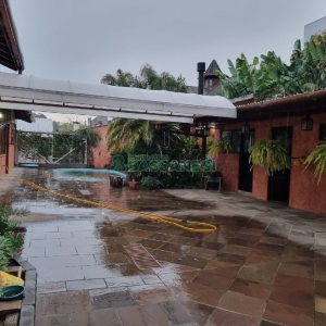 Casa com 320m², 3 dormitórios, 2 vagas, no bairro Colina Sorriso em Caxias do Sul para Comprar