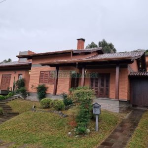 Casa com 320m², 3 dormitórios, 2 vagas, no bairro Colina Sorriso em Caxias do Sul para Comprar