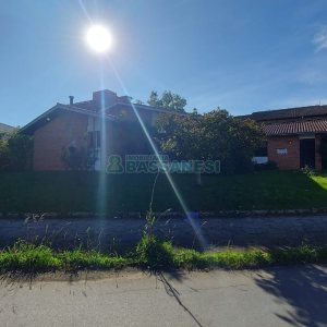 Casa com 265m², 4 dormitórios, 2 vagas, no bairro Desvio Rizzo em Caxias do Sul para Comprar