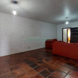 Casa com 265m², 4 dormitórios, 2 vagas, no bairro Desvio Rizzo em Caxias do Sul para Comprar