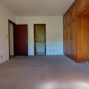 Casa com 265m², 4 dormitórios, 2 vagas, no bairro Desvio Rizzo em Caxias do Sul para Comprar