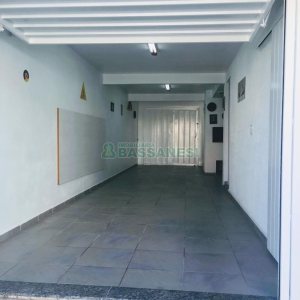 Sobrado com 106m², 2 dormitórios, 2 vagas, no bairro Vinhedos em Caxias do Sul para Comprar