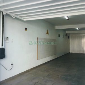 Sobrado com 106m², 2 dormitórios, 2 vagas, no bairro Vinhedos em Caxias do Sul para Comprar