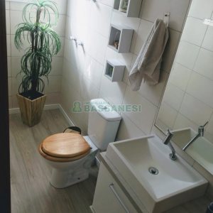 Sobrado com 106m², 2 dormitórios, 2 vagas, no bairro Vinhedos em Caxias do Sul para Comprar