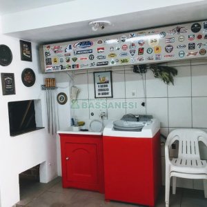 Sobrado com 106m², 2 dormitórios, 2 vagas, no bairro Vinhedos em Caxias do Sul para Comprar