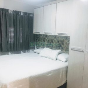 Sobrado com 106m², 2 dormitórios, 2 vagas, no bairro Vinhedos em Caxias do Sul para Comprar