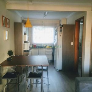 Sobrado com 106m², 2 dormitórios, 2 vagas, no bairro Vinhedos em Caxias do Sul para Comprar