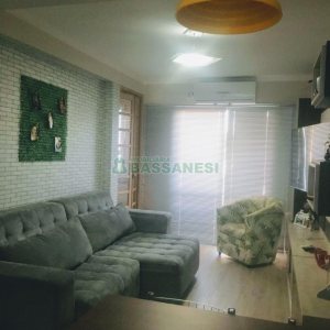 Sobrado com 106m², 2 dormitórios, 2 vagas, no bairro Vinhedos em Caxias do Sul para Comprar