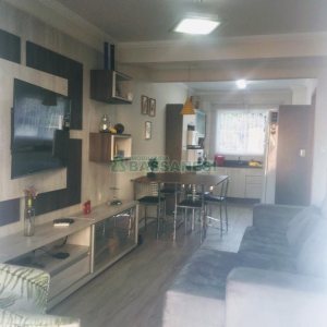 Sobrado com 106m², 2 dormitórios, 2 vagas, no bairro Vinhedos em Caxias do Sul para Comprar