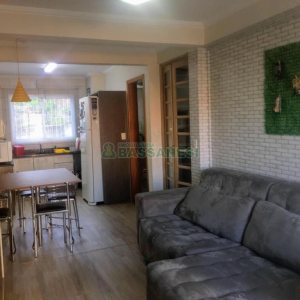 Sobrado com 106m², 2 dormitórios, 2 vagas, no bairro Vinhedos em Caxias do Sul para Comprar