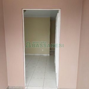Casa com 80m², 2 dormitórios, 1 vaga, no bairro Esplanada em Caxias do Sul para Alugar