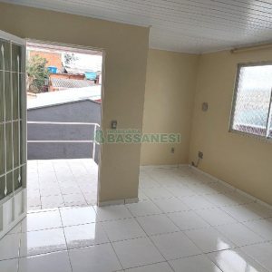Casa com 80m², 2 dormitórios, 1 vaga, no bairro Esplanada em Caxias do Sul para Alugar
