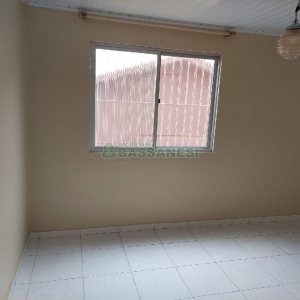 Casa com 80m², 2 dormitórios, 1 vaga, no bairro Esplanada em Caxias do Sul para Alugar