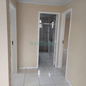 Casa com 80m², 2 dormitórios, 1 vaga, no bairro Esplanada em Caxias do Sul para Alugar
