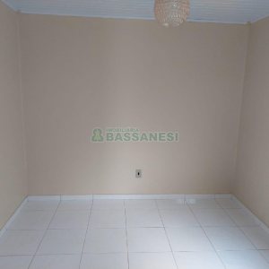 Casa com 80m², 2 dormitórios, 1 vaga, no bairro Esplanada em Caxias do Sul para Alugar