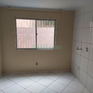 Casa com 80m², 2 dormitórios, 1 vaga, no bairro Esplanada em Caxias do Sul para Alugar