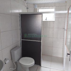 Casa com 80m², 2 dormitórios, 1 vaga, no bairro Esplanada em Caxias do Sul para Alugar