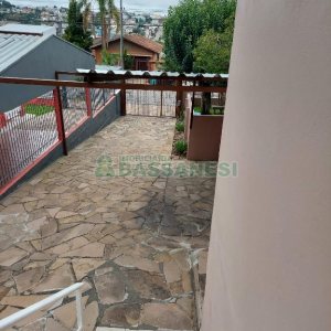 Casa com 80m², 2 dormitórios, 1 vaga, no bairro Esplanada em Caxias do Sul para Alugar
