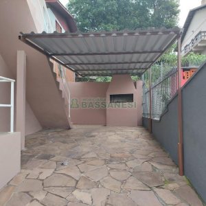 Casa com 80m², 2 dormitórios, 1 vaga, no bairro Esplanada em Caxias do Sul para Alugar