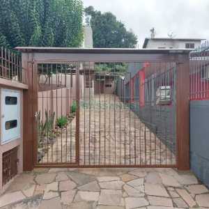 Casa com 80m², 2 dormitórios, 1 vaga, no bairro Esplanada em Caxias do Sul para Alugar