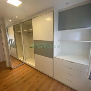 Apto Mobiliado com 63m², 2 dormitórios, 2 vagas, no bairro Panazzolo em Caxias do Sul para Alugar
