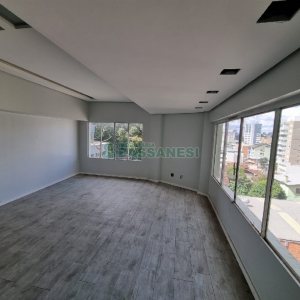 Loja com 74m², 2 vagas, no bairro Rio Branco em Caxias do Sul para Comprar