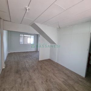 Loja com 74m², 2 vagas, no bairro Rio Branco em Caxias do Sul para Comprar