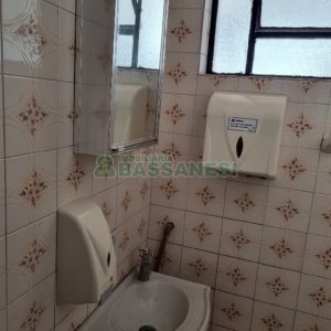 Loja com 74m², 2 vagas, no bairro Rio Branco em Caxias do Sul para Comprar