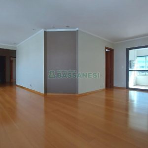 Apartamento com 342m², 3 dormitórios, 3 vagas, no bairro Centro em Caxias do Sul para Alugar