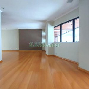 Apartamento com 342m², 3 dormitórios, 3 vagas, no bairro Centro em Caxias do Sul para Alugar