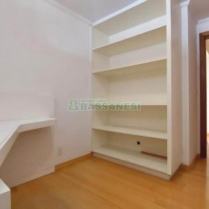 Apartamento com 342m², 3 dormitórios, 3 vagas, no bairro Centro em Caxias do Sul para Alugar