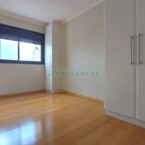 Apartamento com 342m², 3 dormitórios, 3 vagas, no bairro Centro em Caxias do Sul para Alugar
