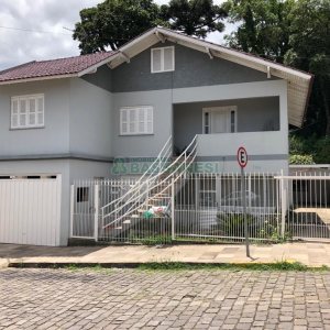 Casa com 200m², 6 dormitórios, 2 vagas, no bairro Bela Vista em Caxias do Sul para Comprar