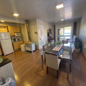 Casa com 203m², 3 dormitórios, 1 vaga, no bairro Charqueadas em Caxias do Sul para Comprar