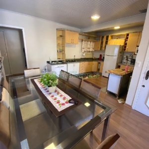 Casa com 203m², 3 dormitórios, 1 vaga, no bairro Charqueadas em Caxias do Sul para Comprar