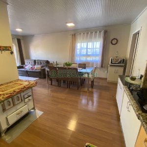 Casa com 203m², 3 dormitórios, 1 vaga, no bairro Charqueadas em Caxias do Sul para Comprar