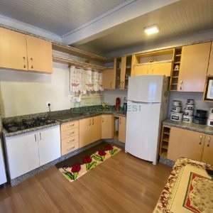 Casa com 203m², 3 dormitórios, 1 vaga, no bairro Charqueadas em Caxias do Sul para Comprar