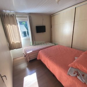 Casa com 203m², 3 dormitórios, 1 vaga, no bairro Charqueadas em Caxias do Sul para Comprar