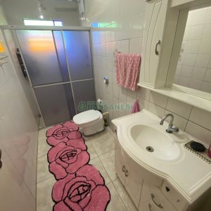 Casa com 203m², 3 dormitórios, 1 vaga, no bairro Charqueadas em Caxias do Sul para Comprar