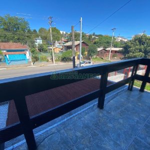 Casa com 203m², 3 dormitórios, 1 vaga, no bairro Charqueadas em Caxias do Sul para Comprar