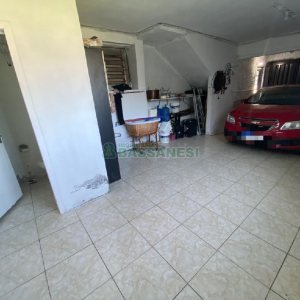 Casa com 203m², 3 dormitórios, 1 vaga, no bairro Charqueadas em Caxias do Sul para Comprar