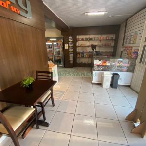 Casa com 203m², 3 dormitórios, 1 vaga, no bairro Charqueadas em Caxias do Sul para Comprar