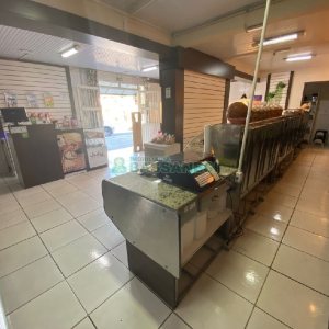 Casa com 203m², 3 dormitórios, 1 vaga, no bairro Charqueadas em Caxias do Sul para Comprar