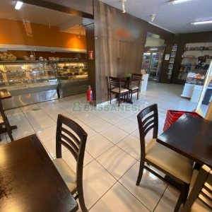 Casa com 203m², 3 dormitórios, 1 vaga, no bairro Charqueadas em Caxias do Sul para Comprar