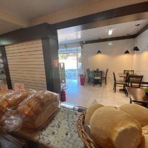 Casa com 203m², 3 dormitórios, 1 vaga, no bairro Charqueadas em Caxias do Sul para Comprar