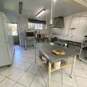 Casa com 203m², 3 dormitórios, 1 vaga, no bairro Charqueadas em Caxias do Sul para Comprar