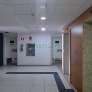 Sala com 460m², 3 vagas, no bairro Sanvitto em Caxias do Sul para Comprar