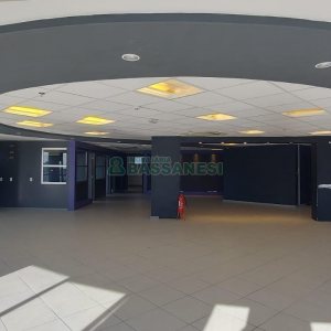 Sala com 460m², 3 vagas, no bairro Sanvitto em Caxias do Sul para Comprar