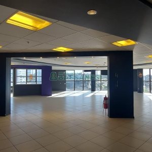 Sala com 460m², 3 vagas, no bairro Sanvitto em Caxias do Sul para Comprar