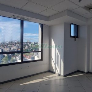 Sala com 460m², 3 vagas, no bairro Sanvitto em Caxias do Sul para Comprar